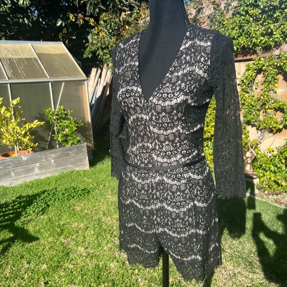 Lemieux lace romper short size small - Picture 4 of 7